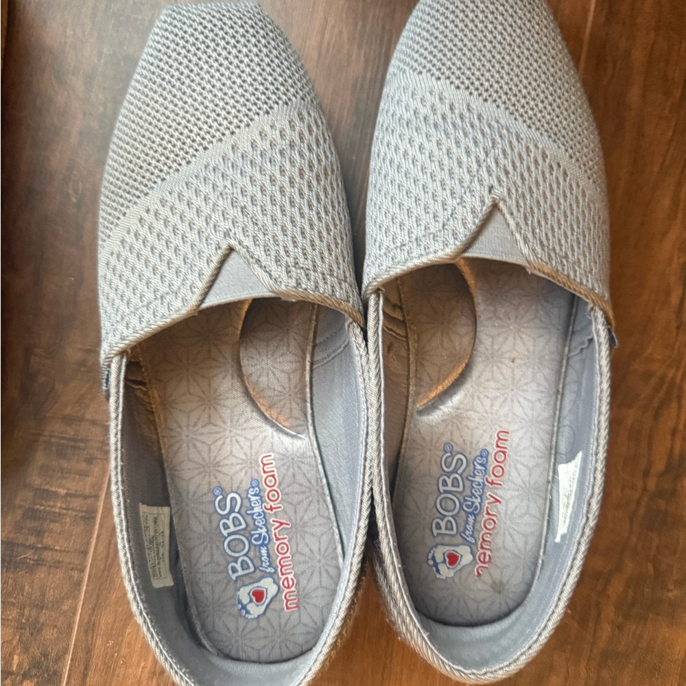 BOBS Gray Slip-On Shoes 7.5 like new